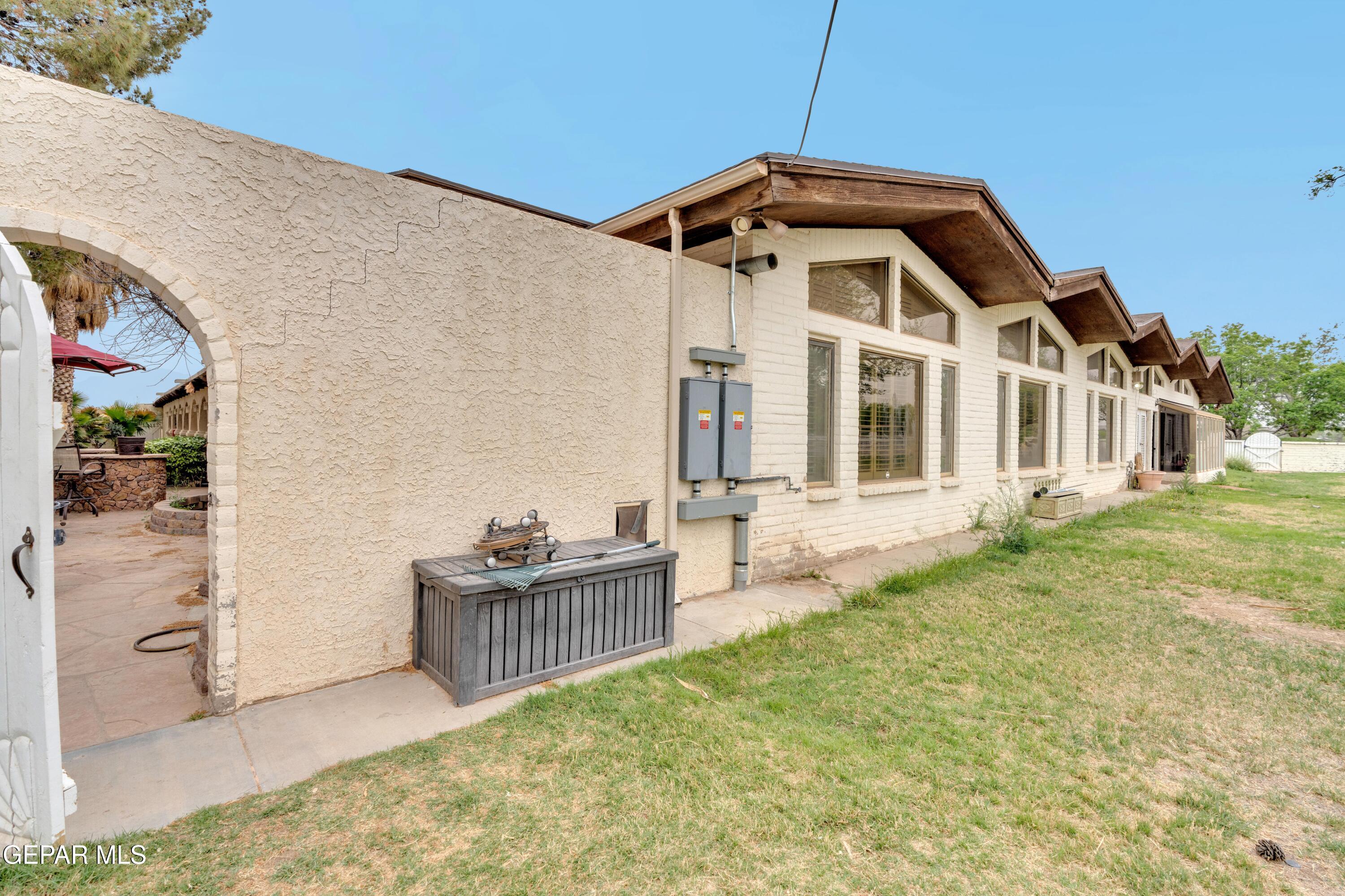 877 Gomez Road El Paso, TX 79932 - Photo 104 of 143 6 (8)