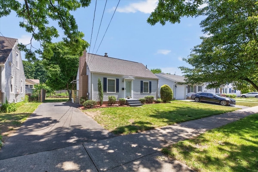 163 Powell Avenue Springfield, MA 01118 - Photo 2 of 40