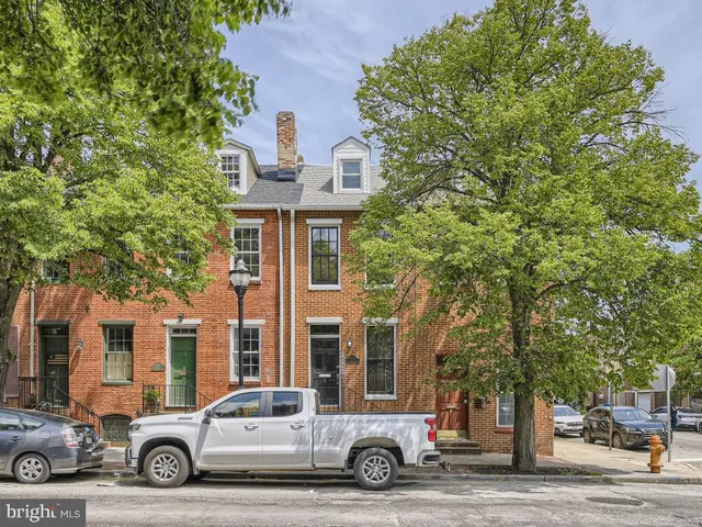 a car parked in front of a building
