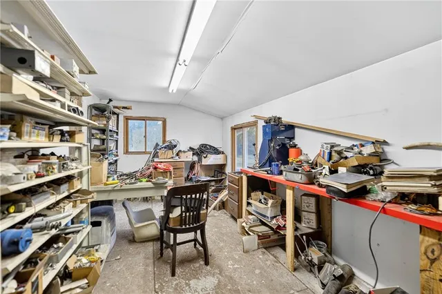 a view of a house with yard and plants
