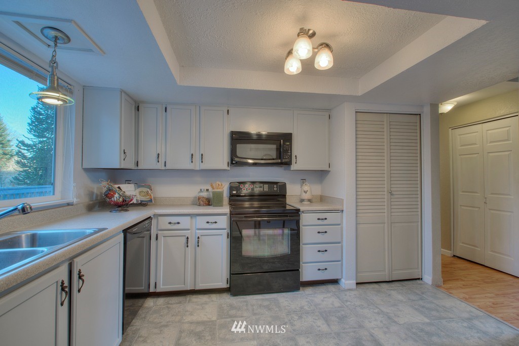 16109 Southeast 175th Street Renton, WA 98058 - Photo 5 of 17 Gallery Image 5