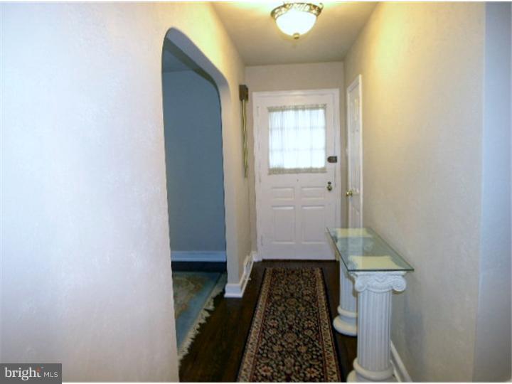 397 Welsh Road Huntingdon Valley, PA 19006 - Photo 2 of 15 Foyer