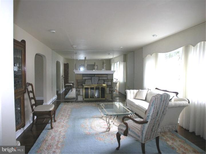 397 Welsh Road Huntingdon Valley, PA 19006 - Photo 3 of 15 Living Room