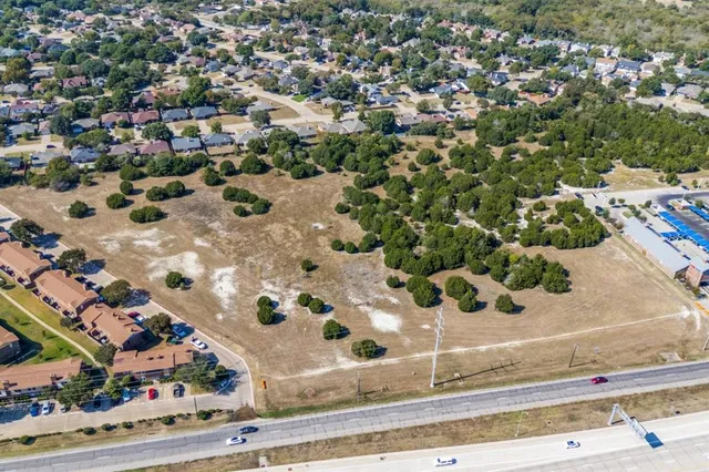 $6,184,823 | 1101 North J Elmer Weaver Freeway, Cedar Hill, TX 75104