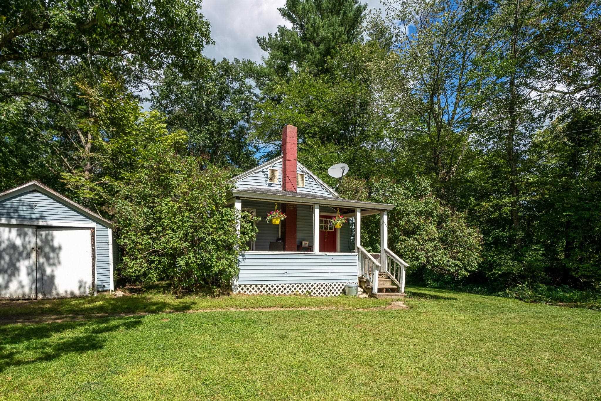 729 Chester Road Auburn, NH 03032 - Photo 3 of 25 Gallery Image 3