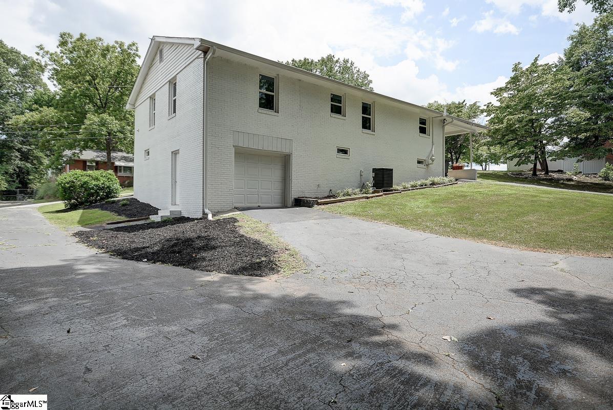 1041 East Perry Road Greenville, SC 29609 - Photo 20 of 25
