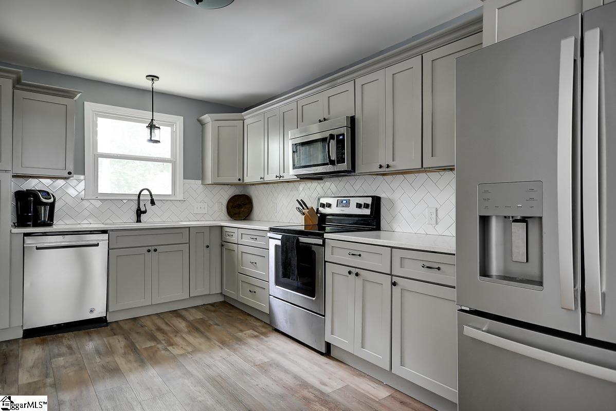 1041 East Perry Road Greenville, SC 29609 - Photo 2 of 25