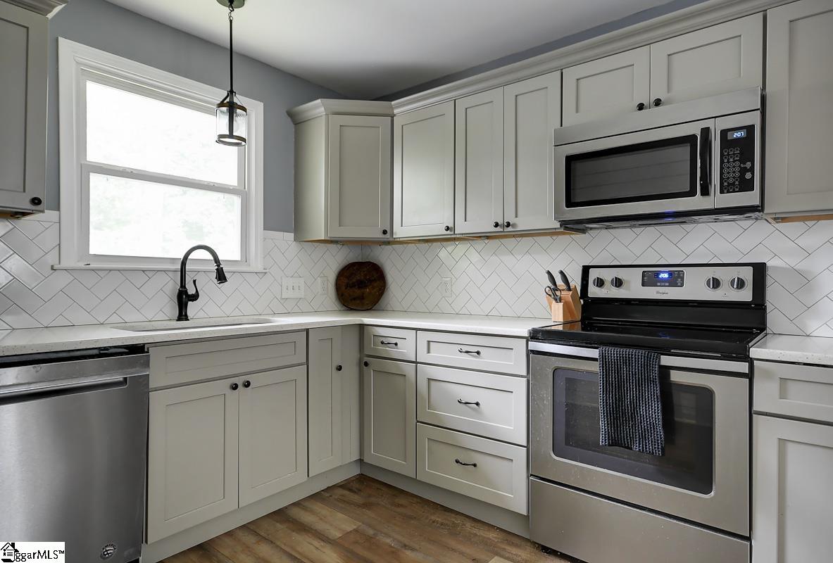 1041 East Perry Road Greenville, SC 29609 - Photo 3 of 25