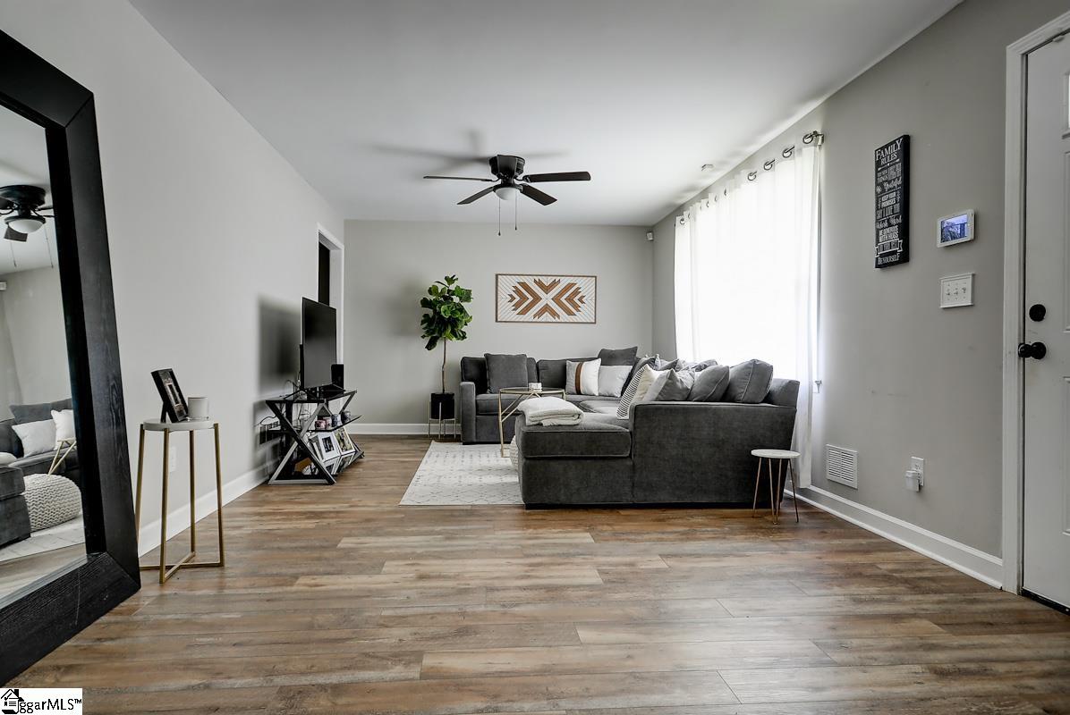 1041 East Perry Road Greenville, SC 29609 - Photo 7 of 25