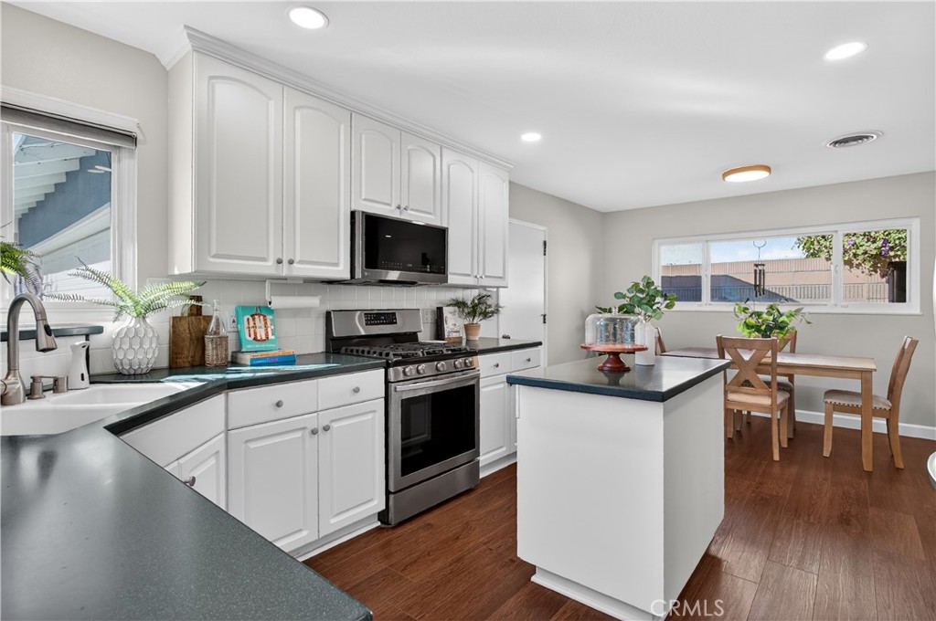 15312 Hanover Lane Huntington Beach, CA 92647 - Photo 4 of 23