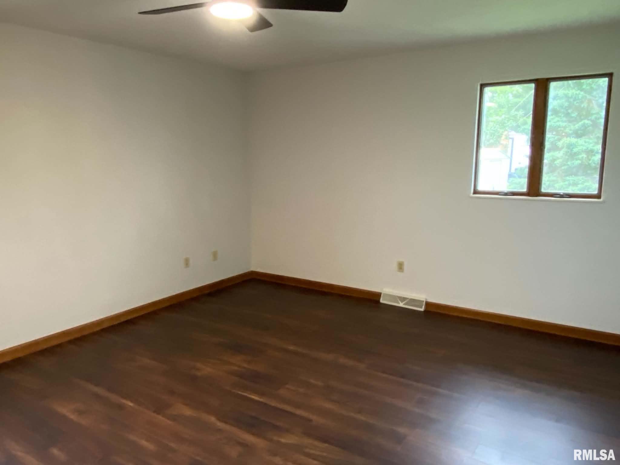 1547 East Myrtle Street Canton, IL 61520 - Photo 16 of 23
