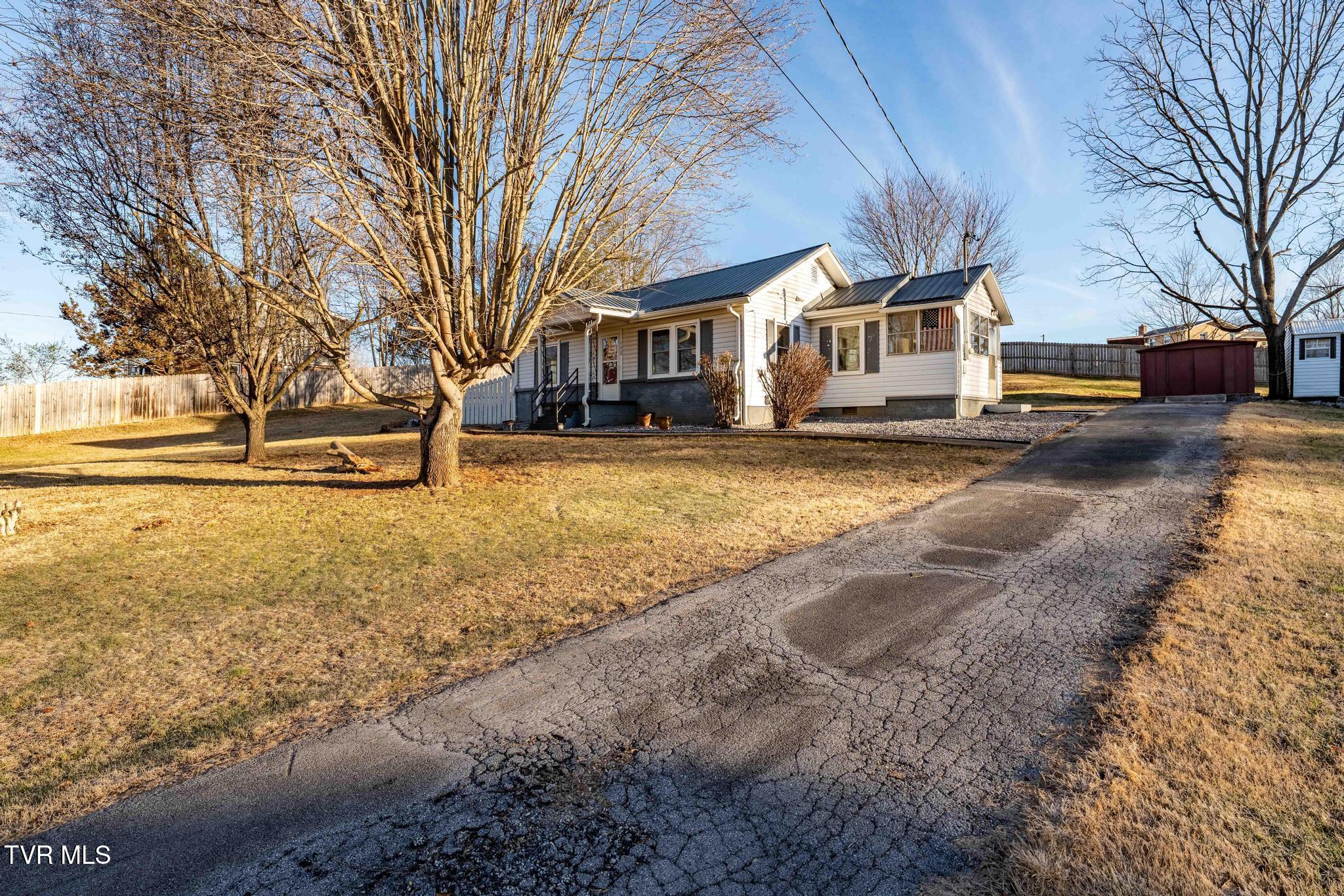 172 Hopper Road Johnson City, TN 37604 - Photo 2 of 38 172 Hopper Road (2 of 44)