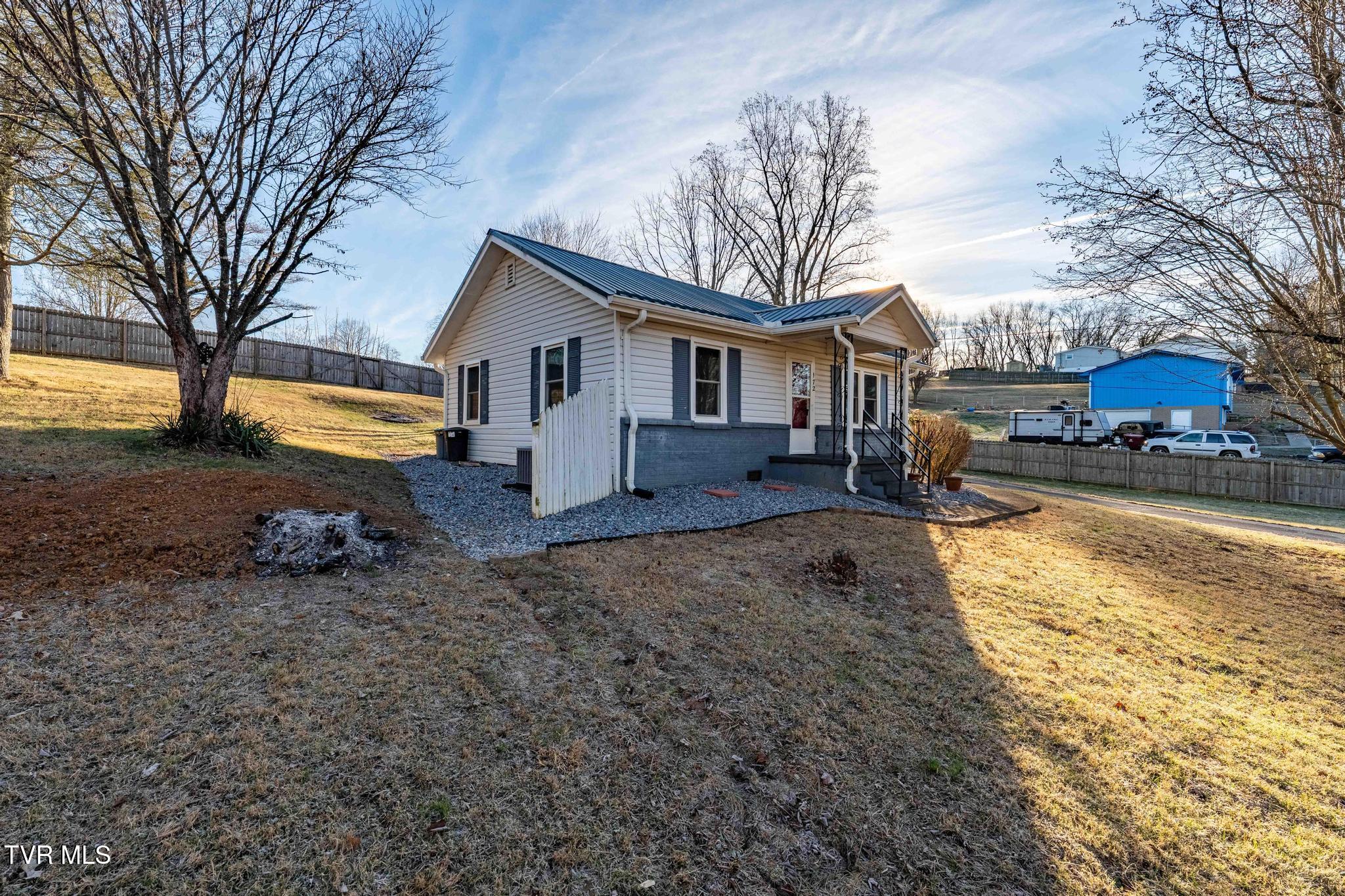 172 Hopper Road Johnson City, TN 37604 - Photo 3 of 38 172 Hopper Road (4 of 44)