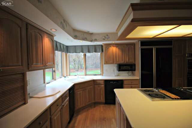 7561 East River Road Flushing, MI 48433 - Photo 22 of 40 20454061-21.JPG