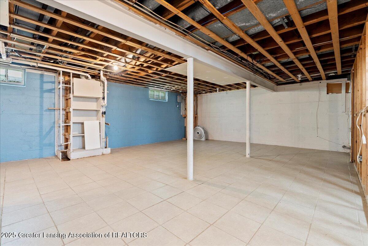 1716 South Rundle Avenue Lansing, MI 48910 - Photo 28 of 36 35-Media Jett - 14