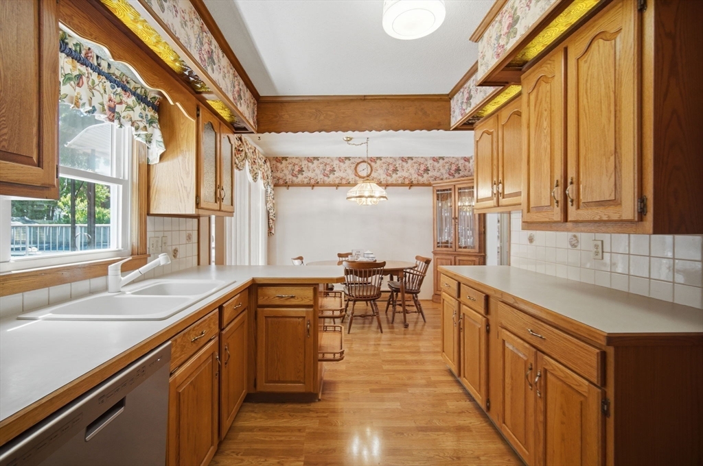 185 Marmon Street Springfield, MA 01129 - Photo 11 of 41