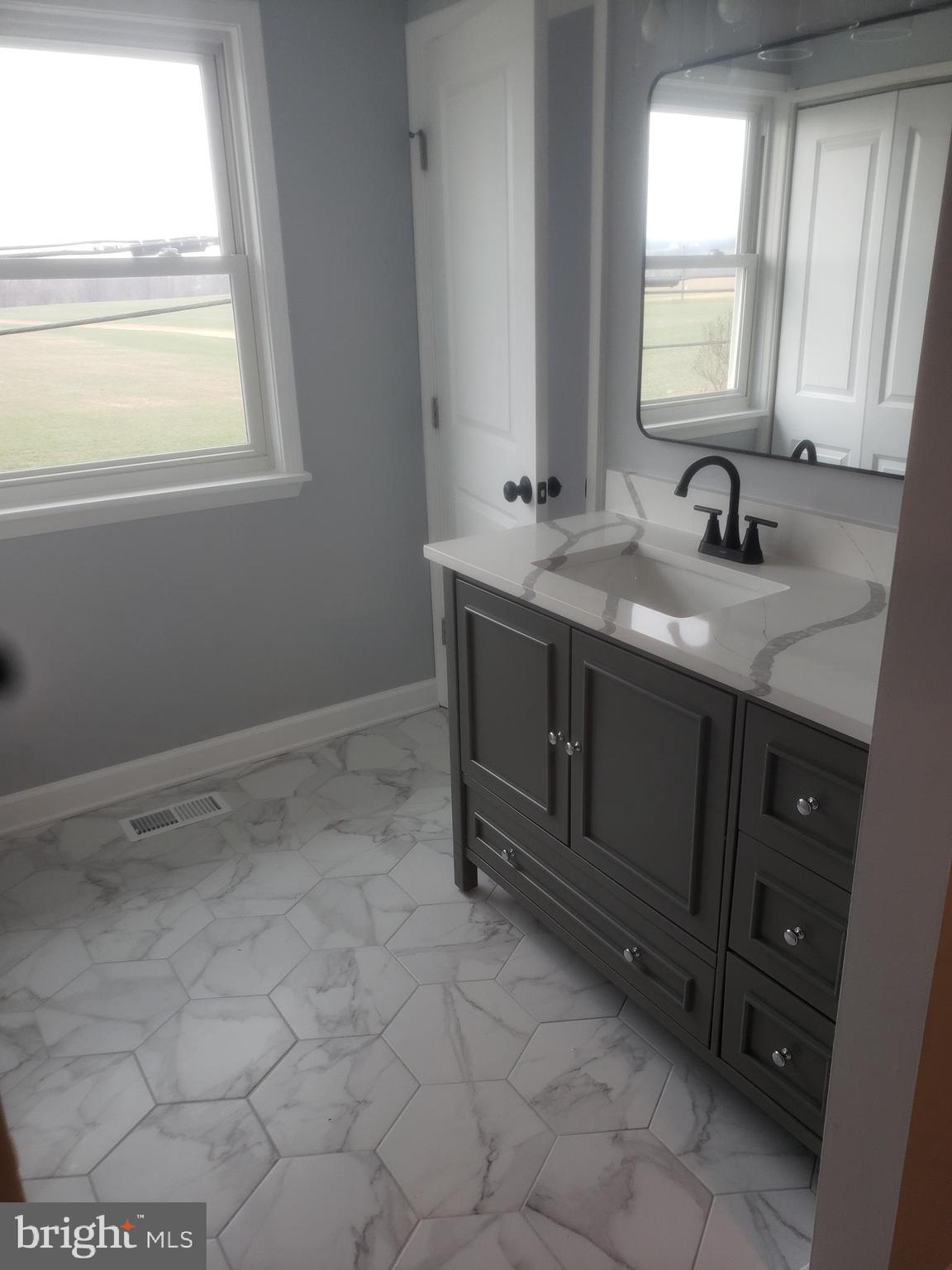 5 Crum Road Walkersville, MD 21793 - Photo 8 of 20 En suite