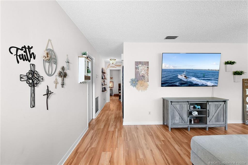 2351 Southeast Jackson Street Stuart, FL 34997 - Photo 4 of 32