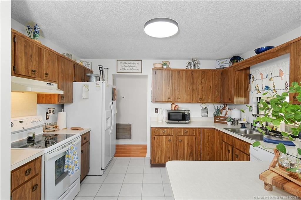 2351 Southeast Jackson Street Stuart, FL 34997 - Photo 9 of 32