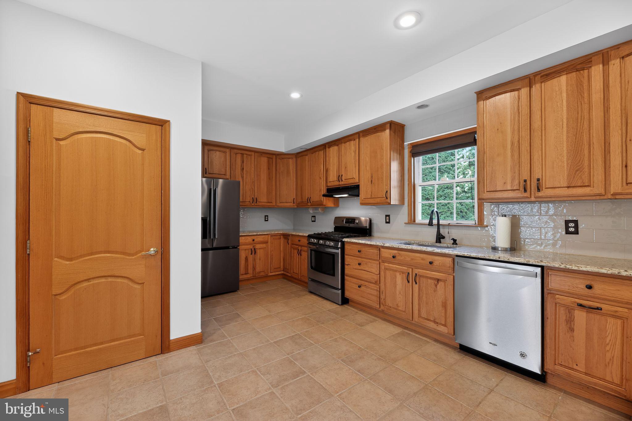 111 Heilig Road Sewell, NJ 08080 - Photo 7 of 39
