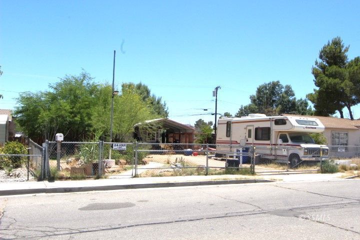309 West Haloid Avenue Ridgecrest, CA 93555 - Photo 2 of 22