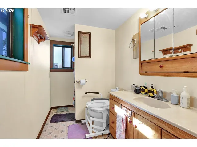 $515,000 | 1132 Ash Avenue, Cottage Grove, OR 97424