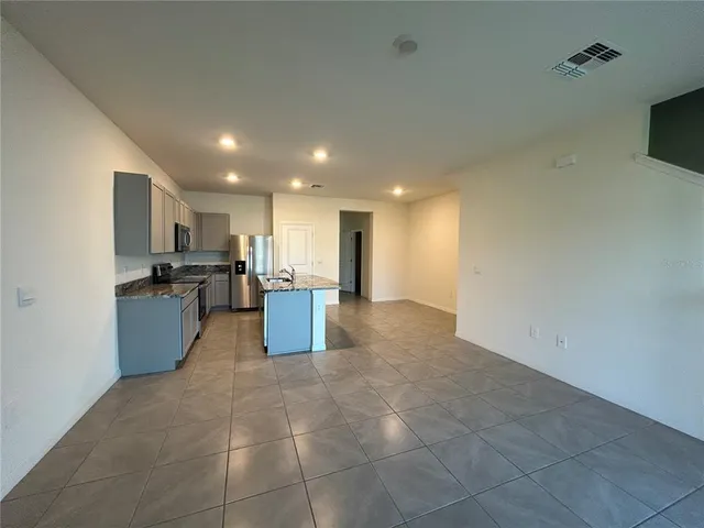 $2,275 | 17575 Crescent Moon Loop, Bradenton, FL 34211