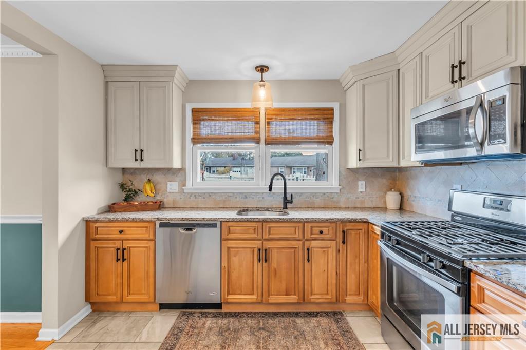 110 Oak Drive Middlesex, NJ 08846 - Photo 13 of 49