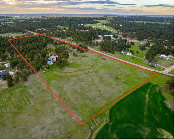 a view of a tennis court