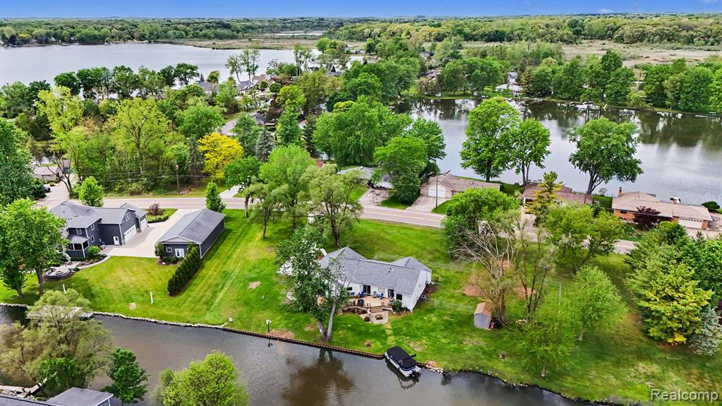 9831 Kress Road Pinckney, MI 48169 - Photo 2 of 36