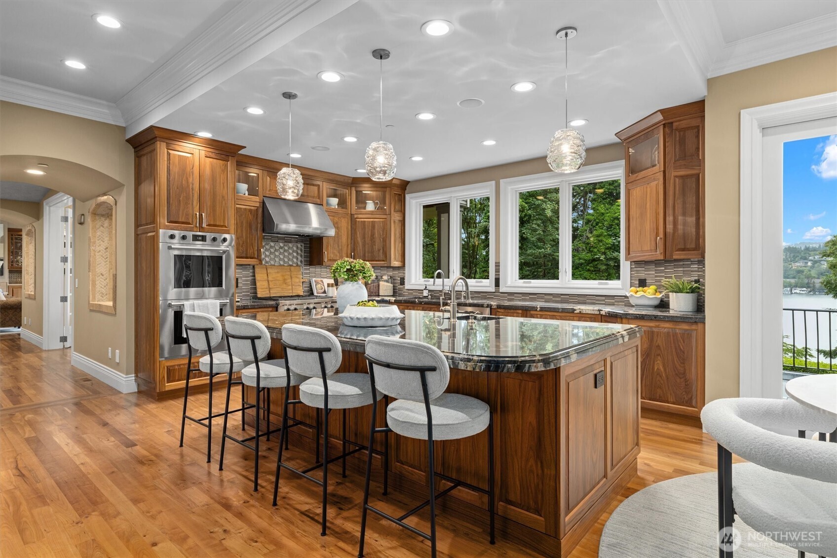 6434 East Mercer Way Mercer Island, WA 98040 - Photo 8 of 40