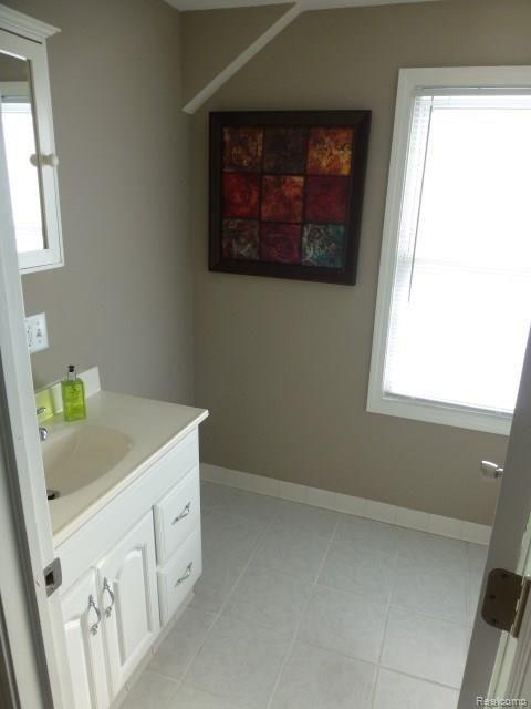 6737 Pelham Road Allen Park, MI 48101 - Photo 13 of 19 MASTER BATH