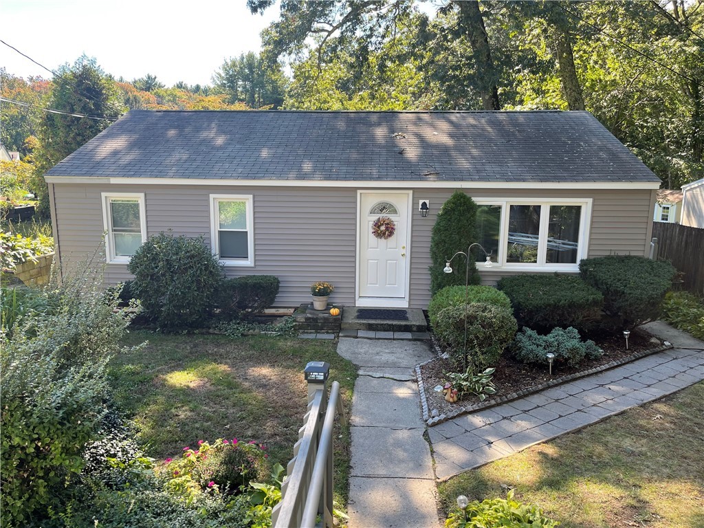 27 Weaver Road Johnston, RI 02919 - Photo 1 of 37 Gallery Image 1