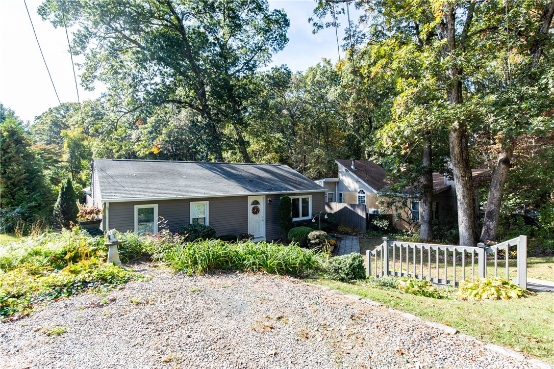 27 Weaver Road Johnston, RI 02919 - Photo 4 of 37 Gallery Image 4