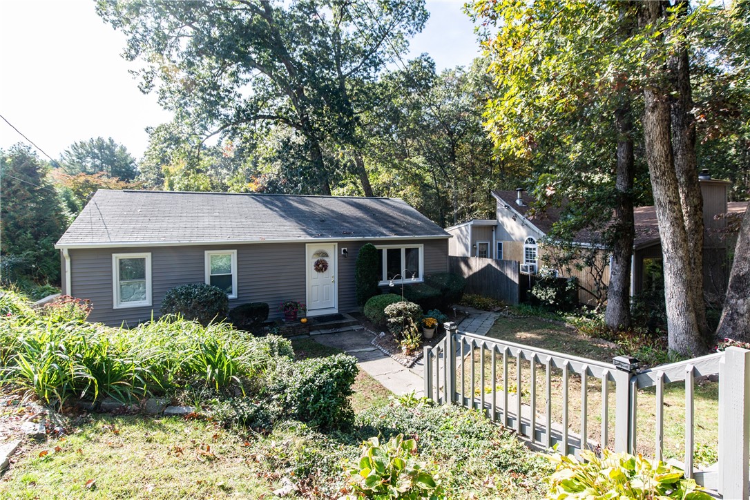 27 Weaver Road Johnston, RI 02919 - Photo 5 of 37 Gallery Image 5