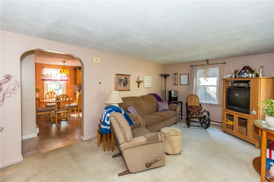 27 Weaver Road Johnston, RI 02919 - Photo 6 of 37 Gallery Image 6