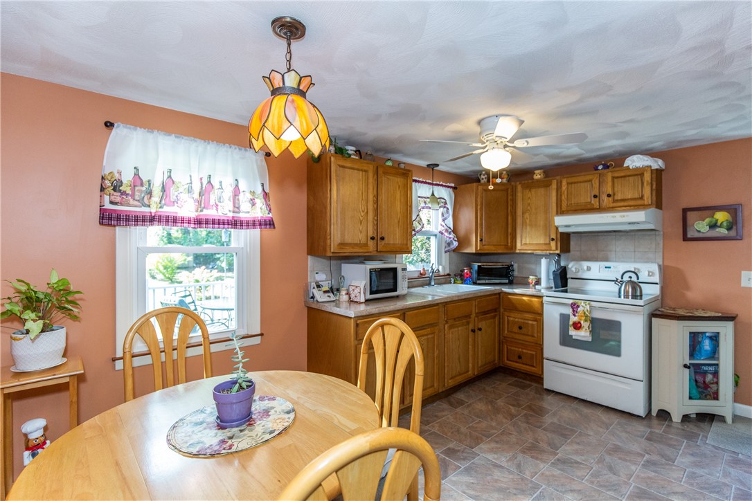 27 Weaver Road Johnston, RI 02919 - Photo 9 of 37 Gallery Image 9