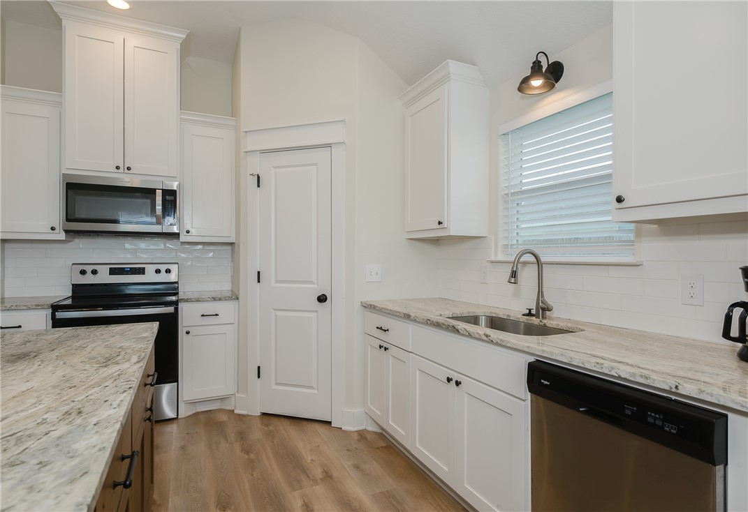 473 Brazos Bend Snook, TX 77879 - Photo 11 of 34