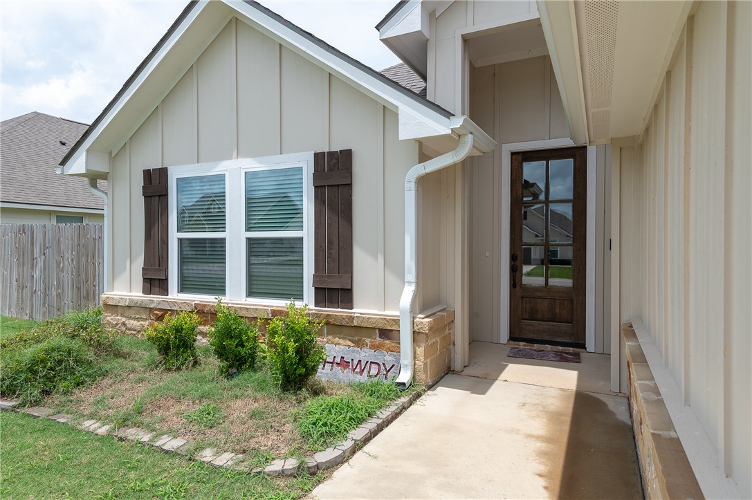 473 Brazos Bend Snook, TX 77879 - Photo 2 of 34