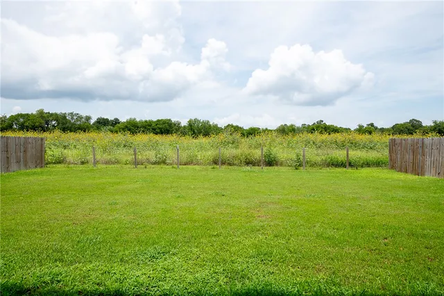 $299,999 | 473 Brazos Bend, Snook, TX 77879