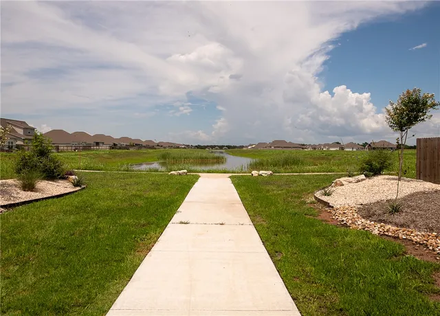 $299,999 | 473 Brazos Bend, Snook, TX 77879