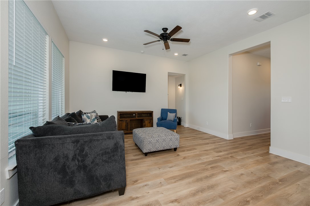 473 Brazos Bend Snook, TX 77879 - Photo 7 of 34