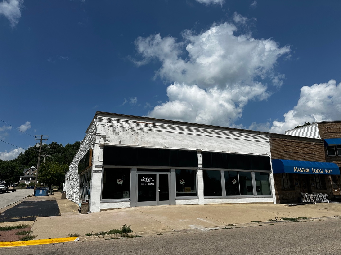 158 Washington Street Marseilles, IL 61341 - Photo 3 of 6 a view of a building with entryway