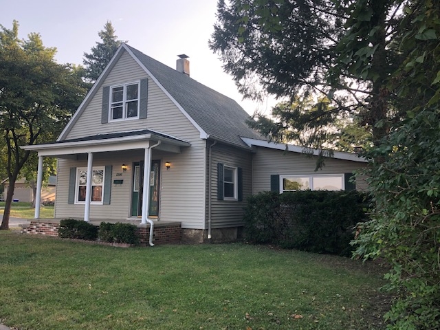 1316 North MacArthur Boulevard Springfield, IL 62702 - Photo 1 of 22