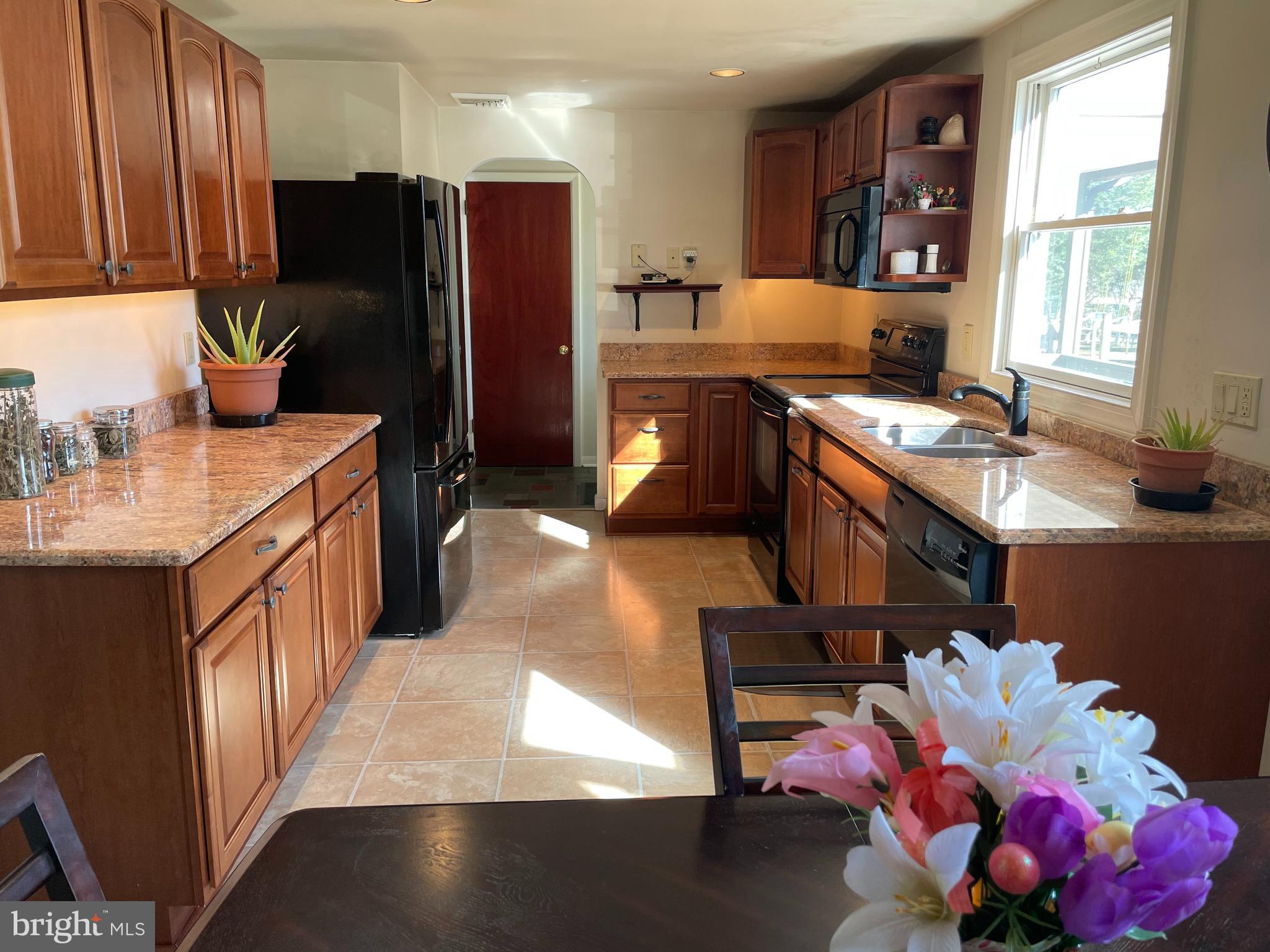 1017 Lavera Road Warminster, PA 18974 - Photo 23 of 56 Kitchen