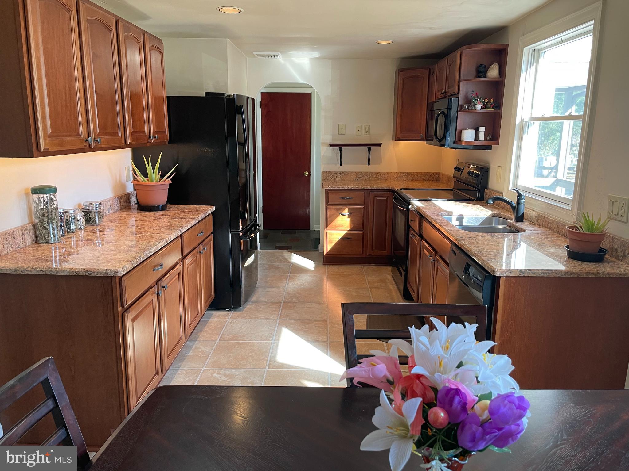 1017 Lavera Road Warminster, PA 18974 - Photo 24 of 56 Kitchen
