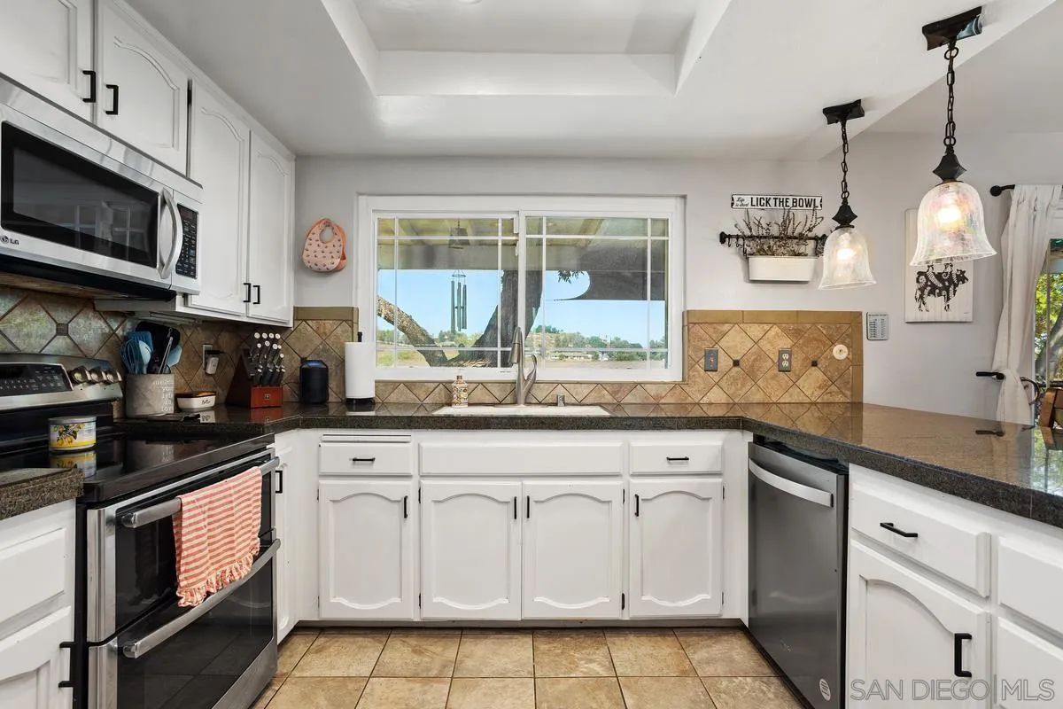 355 Amigos Road Ramona, CA 92065 - Photo 14 of 42 Gallery Image 14