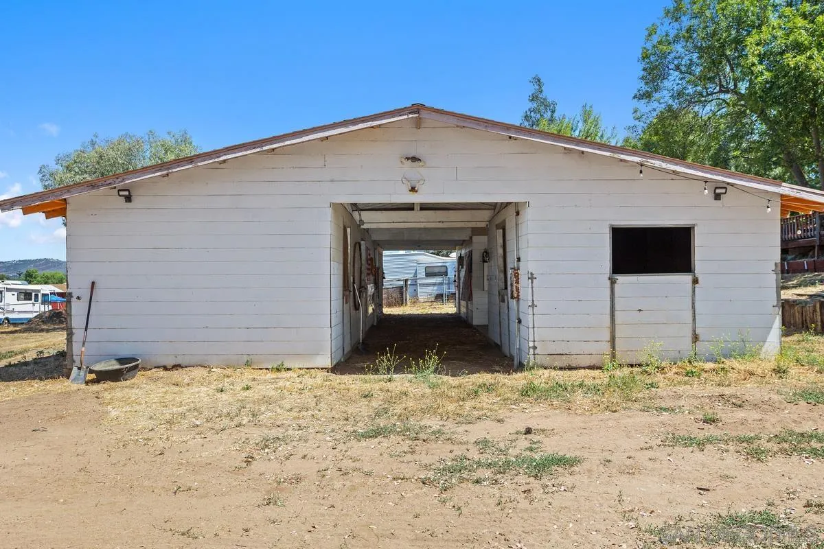 355 Amigos Road Ramona, CA 92065 - Photo 36 of 42 Gallery Image 36
