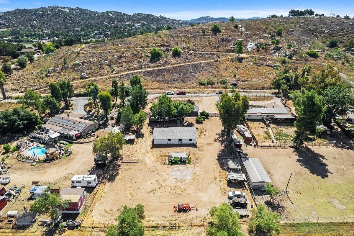 355 Amigos Road Ramona, CA 92065 - Photo 4 of 42 Gallery Image 4