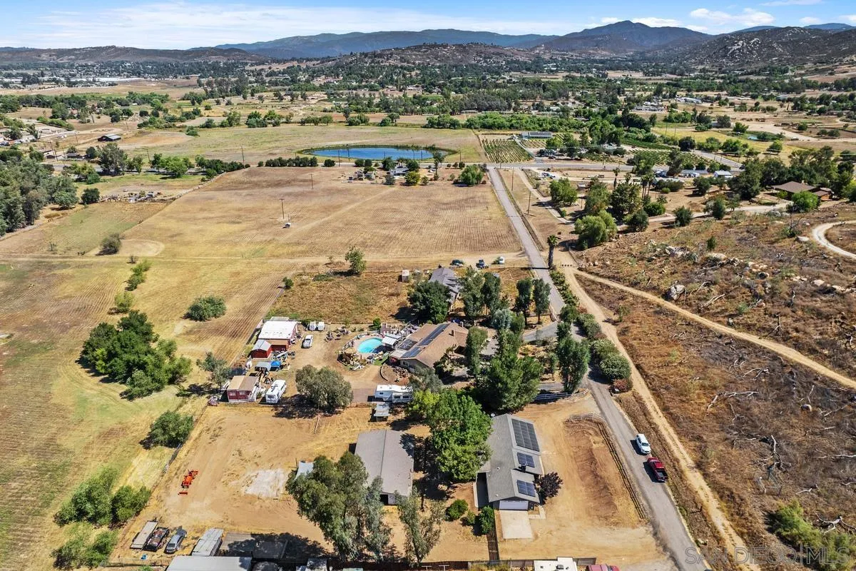 355 Amigos Road Ramona, CA 92065 - Photo 5 of 42 Gallery Image 5